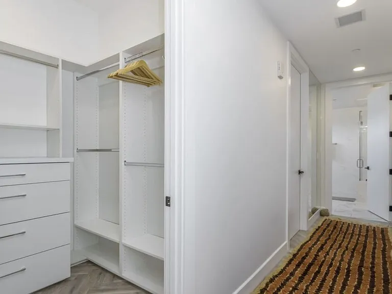 137 N Doheny Dr #2 — Photo 26