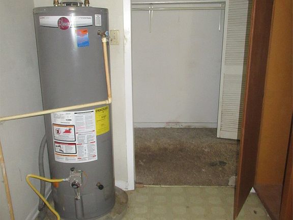 3rd image of 214 S Youree St