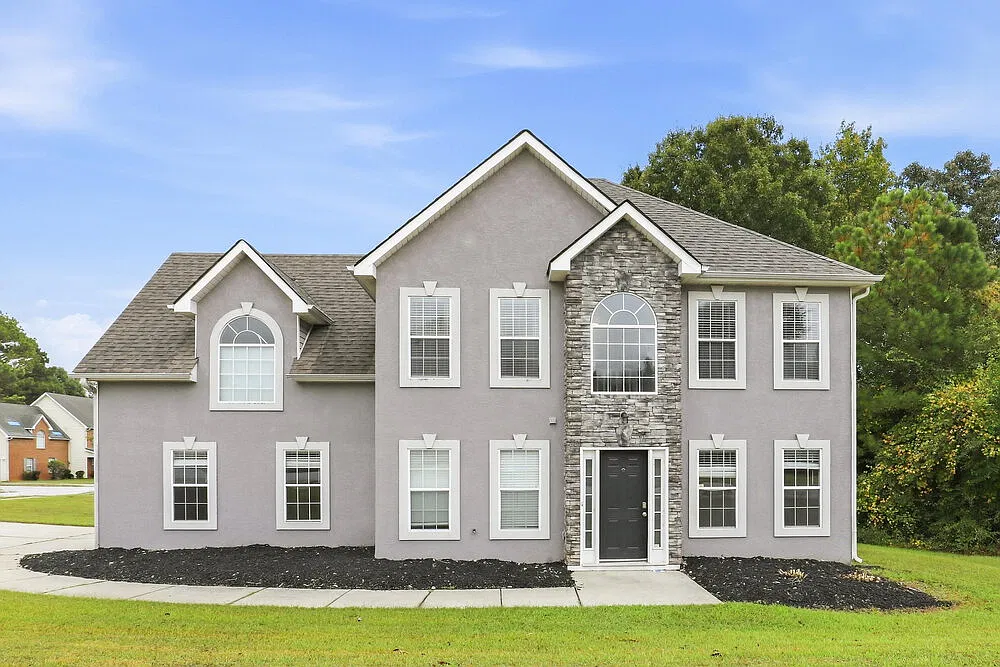 4 bed, 2.5 bath, 2032 sqft, $2,310 — Photo 1