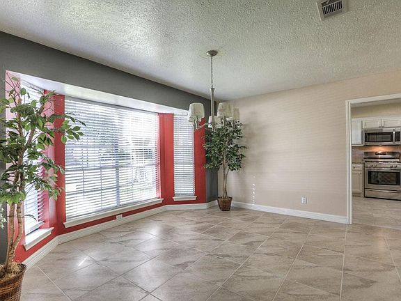 2nd image of 16226 Lakeview Dr