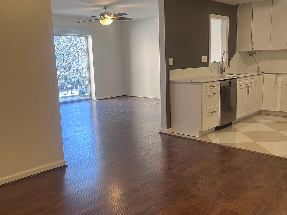 1323 Queens Rd #202