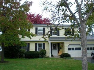 621 Stacey Ln, Maumee, OH 43537