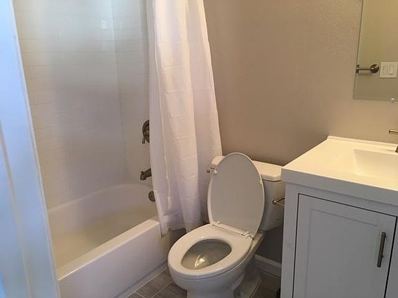 4th image of 143 Melody Ln APT B1
