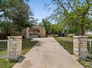 810 Lamar St, Luling, TX 78648
