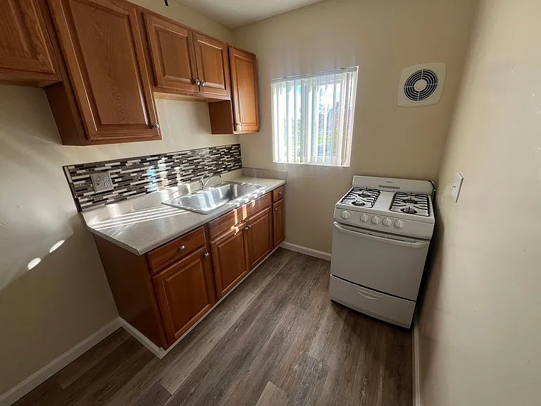 2250-2252 Morley St #&-2225 — Photo 4
