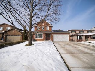 43 Flamingo Dr, Hamilton, ON L9A 4X6