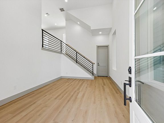 2nd image of 2953 Delafield St