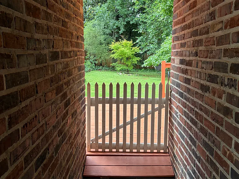 2945 Harcourt Dr — Photo 22