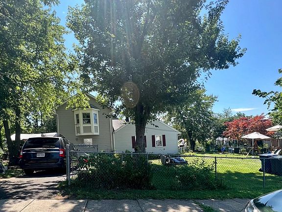 4th image of 7410 Bethune St