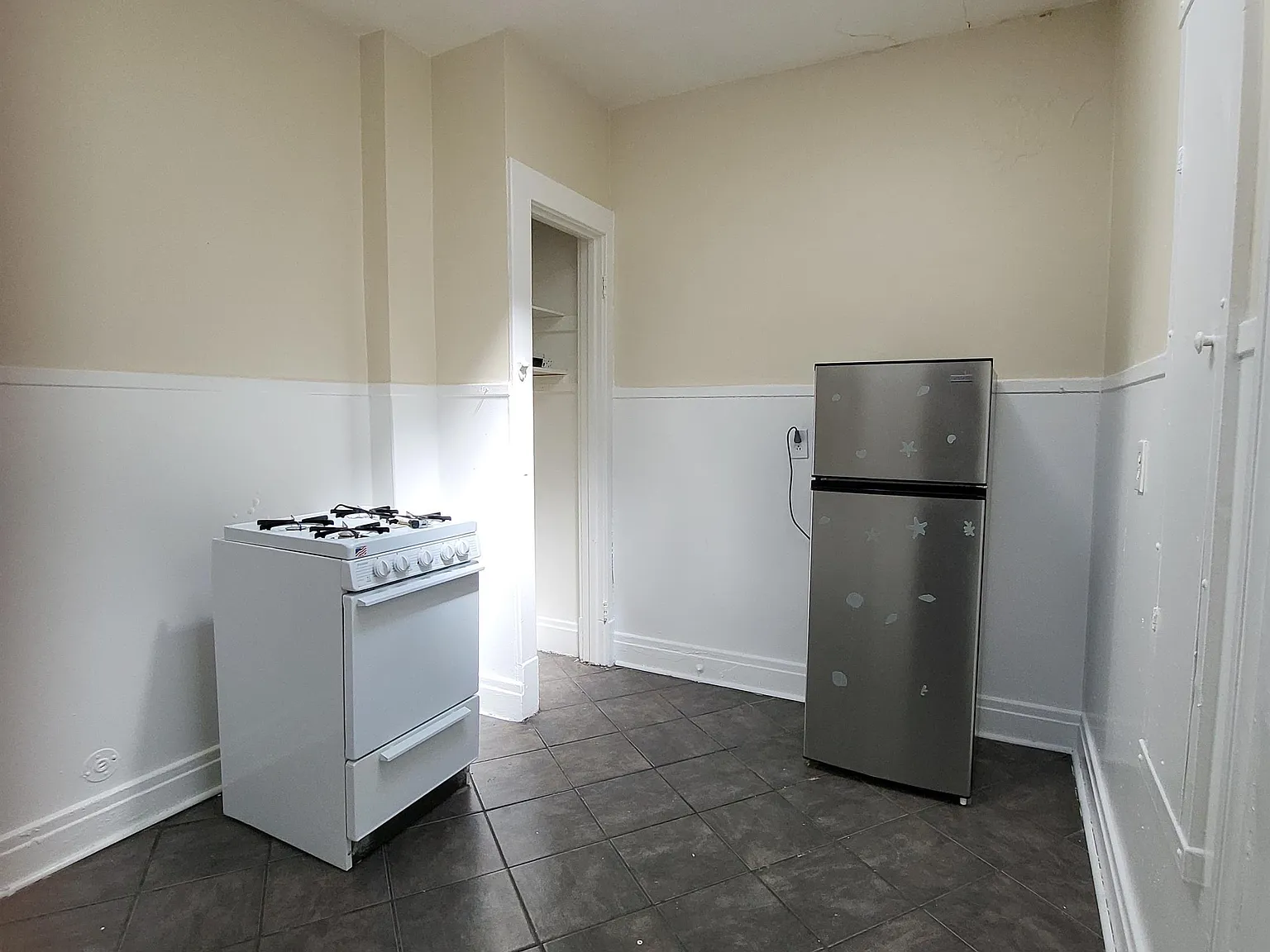 90 North Pearl Street — Photo 1