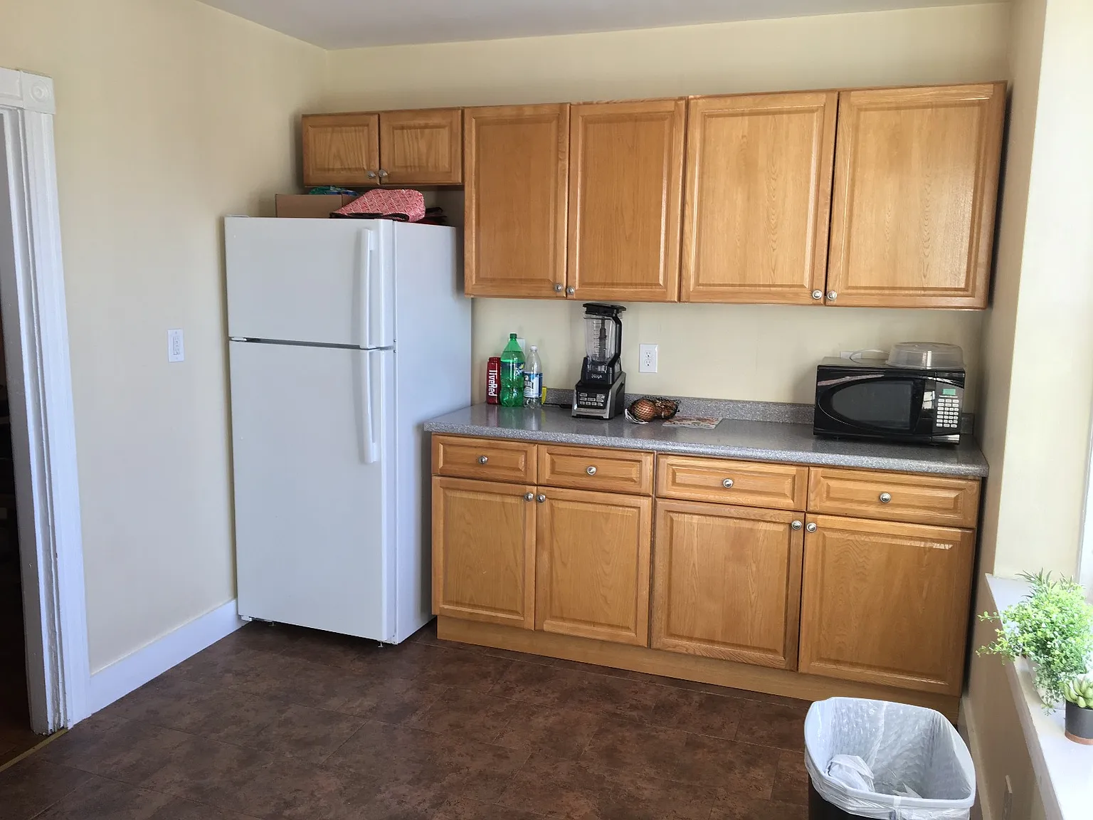 3 bed, 9999 sqft, $4,500 — Photo 4