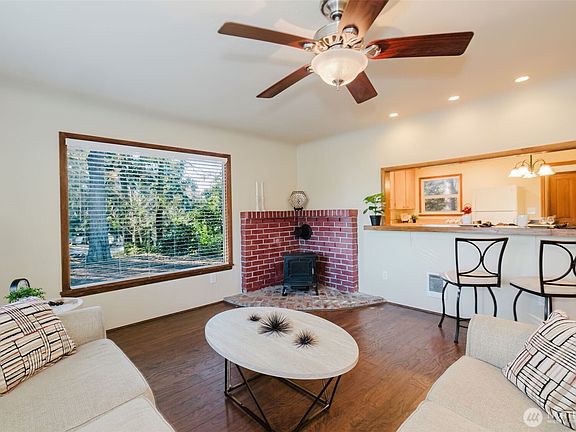 5th image of 10229 Frontier Place NW