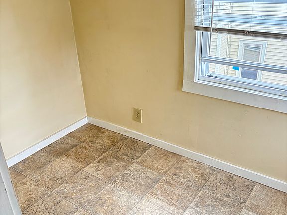 4th image of 25 Lafayette Pl #D