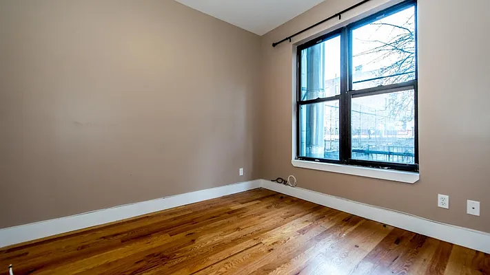 Rented by Nooklyn NYC LLC | media 18
