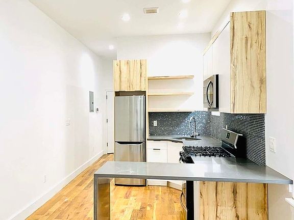 5th image of 221 Bainbridge St #4F