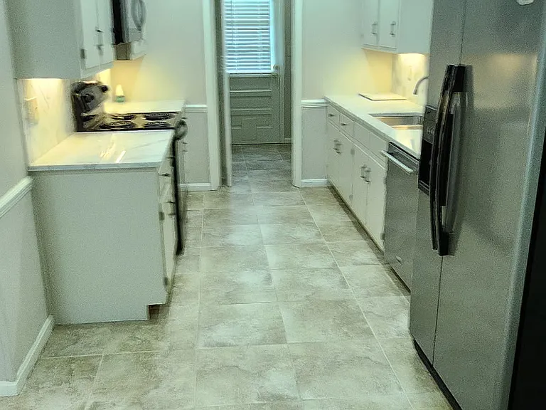 350 Riverdale Dr — Photo 3