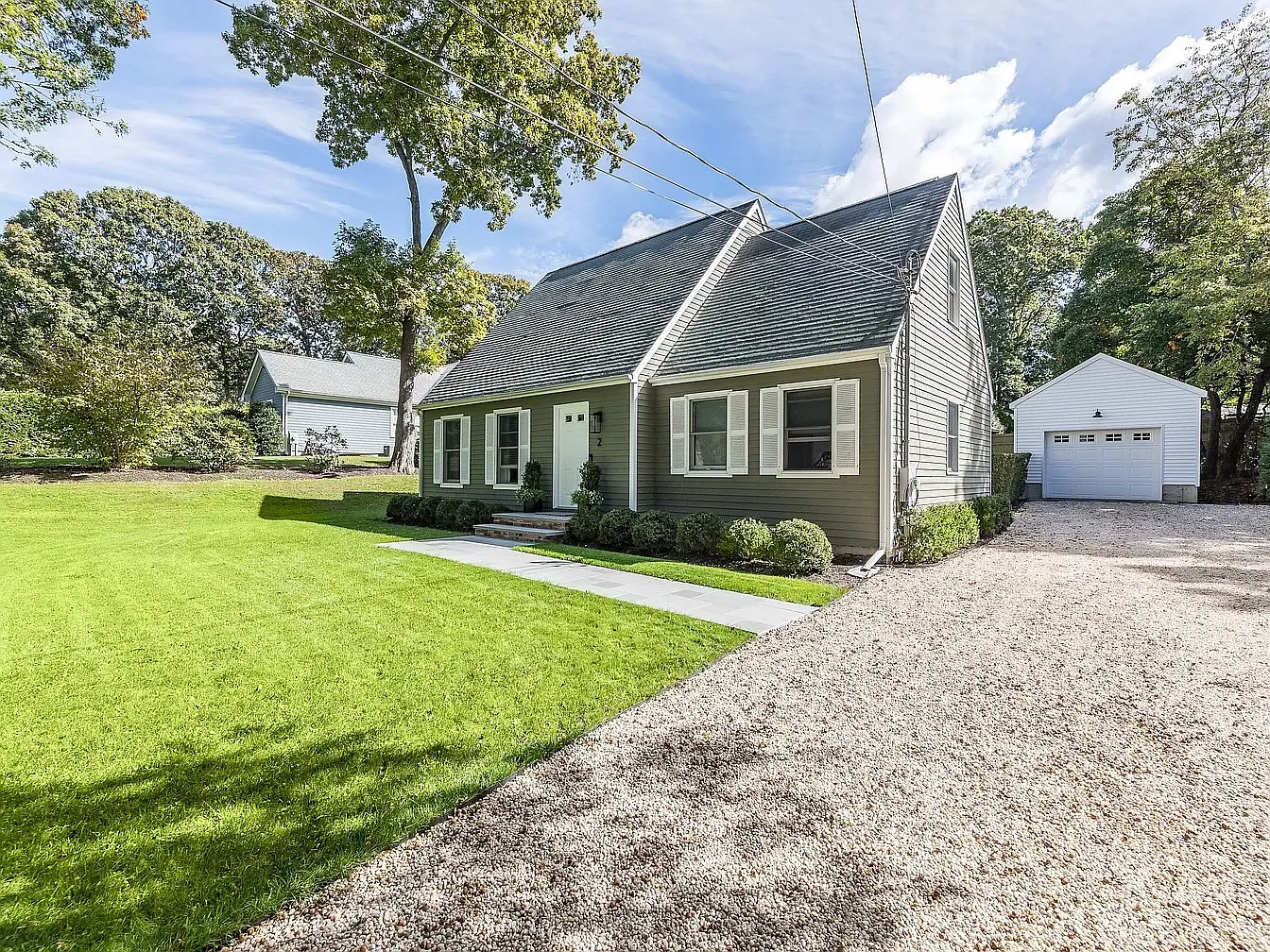 Charming Southampton Rental with Community Beach — Photo 1