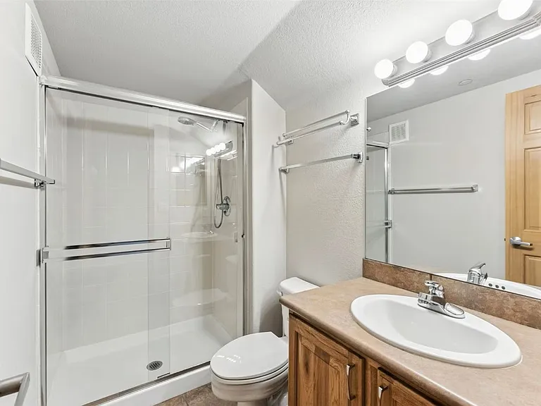 720 Lakepoint Dr — Photo 21