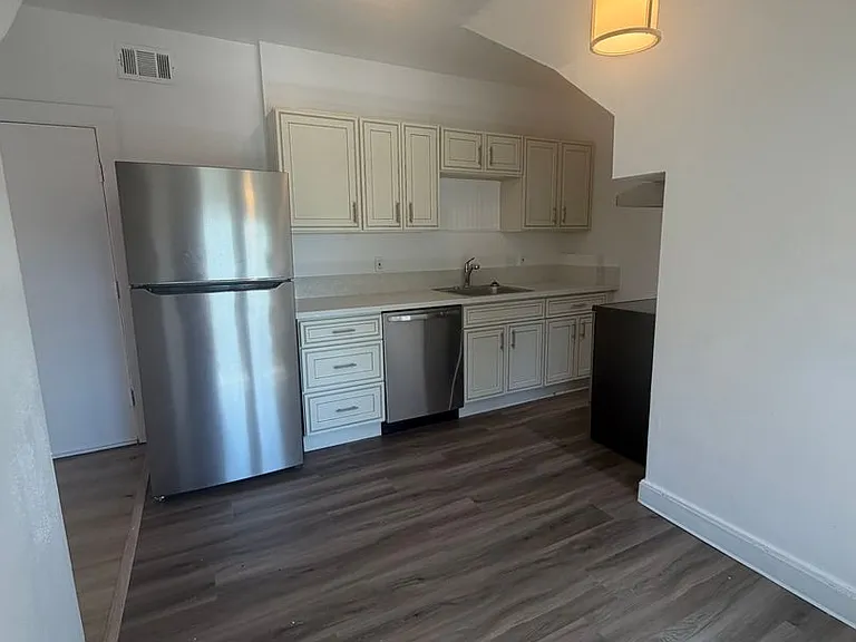 1314 SW Hall St — Photo 9