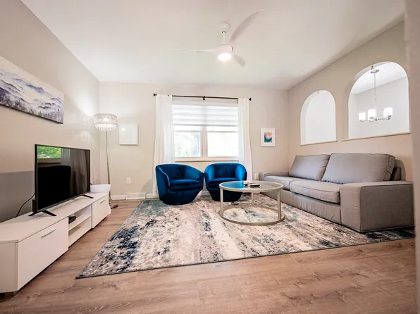 413 SE Lana Ct, Lees Summit, MO 64063