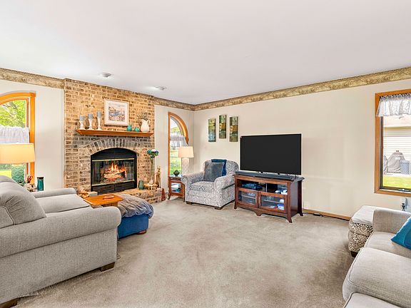 3rd image of 200 E Webb St