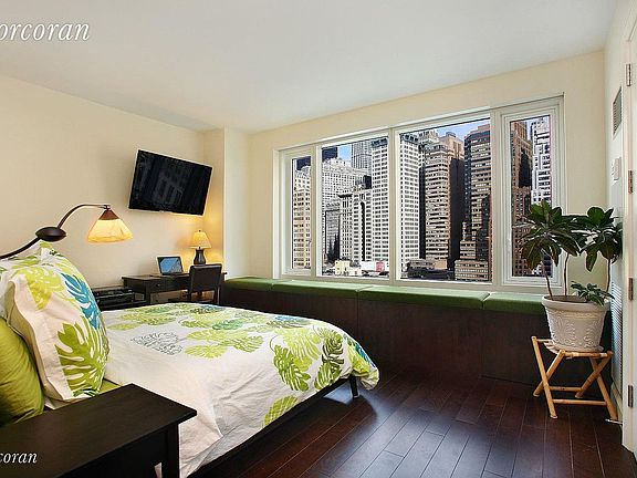 4th image of 70 Little St W #15G
