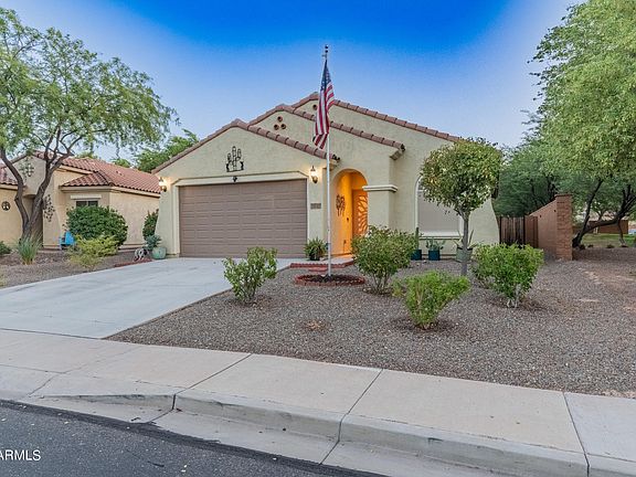 3rd image of 26059 W TONOPAH Drive