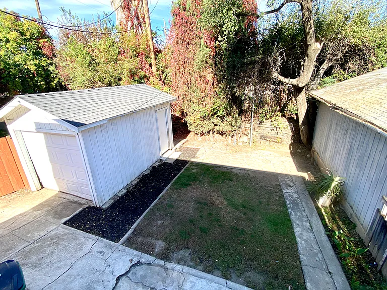 529 E Pine St — Photo 15