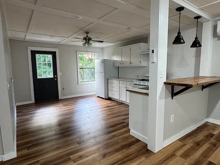 213 E Wright Ave — Photo 9