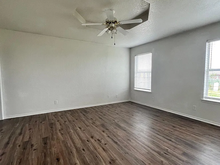 4307 Maggie Dr — Photo 8