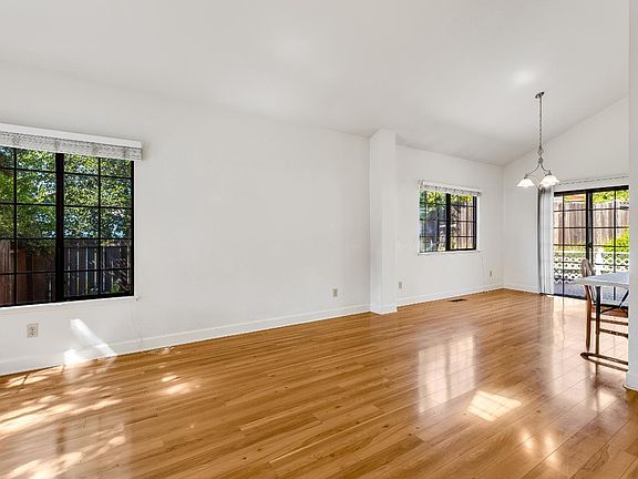 5th image of 391 Valley Oak Lane
