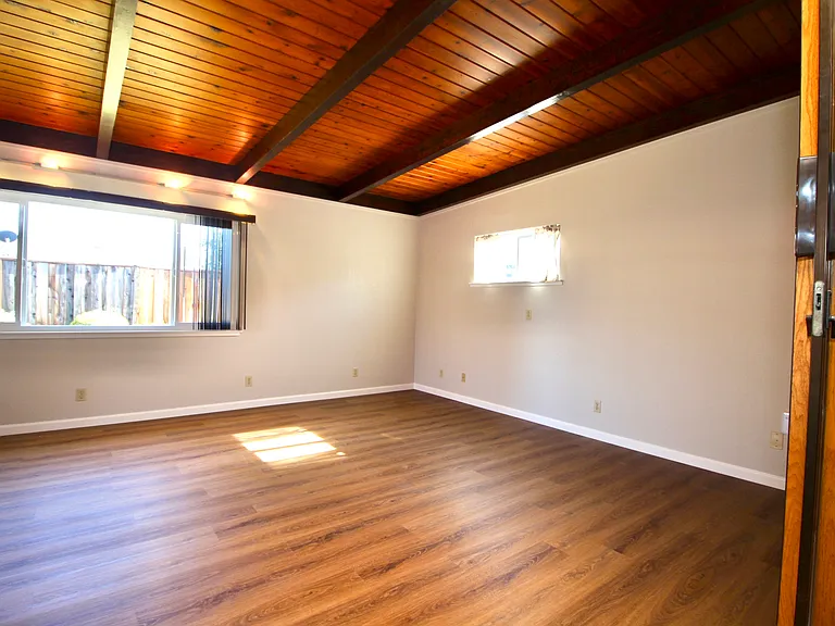 1358 Henderson Ln — Photo 16