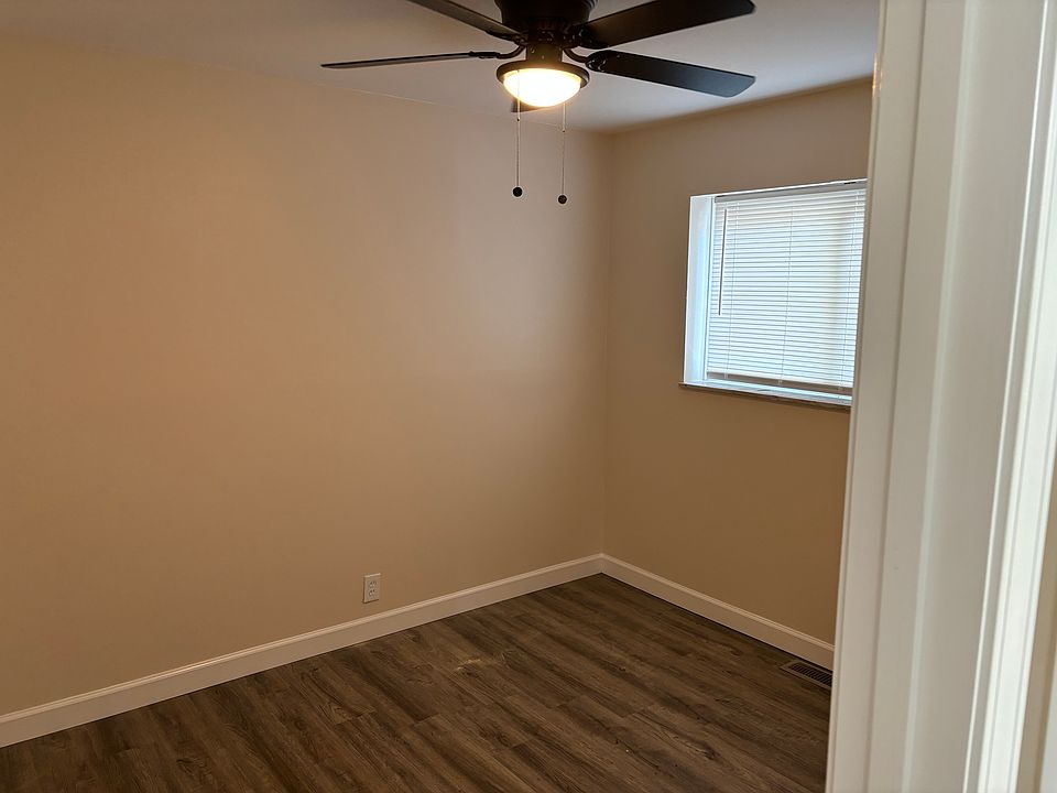 10976 Whitehall Manor Dr Bridgeton MO Zillow