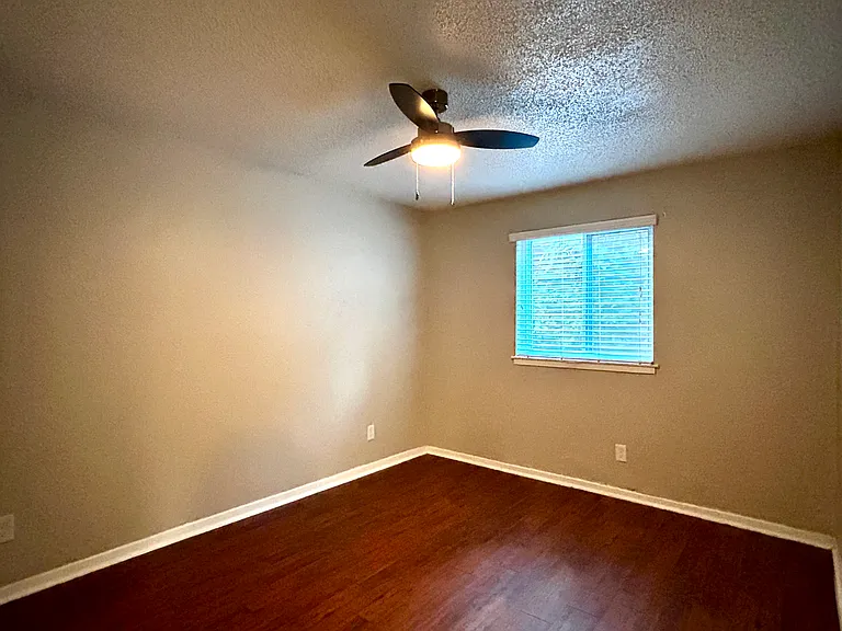 2401 Manor Rd #112 — Photo 14