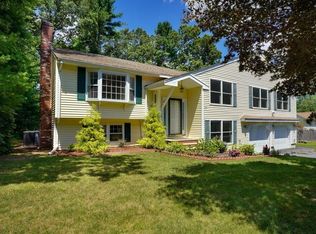 102 Drake Rd, Burlington, MA 01803