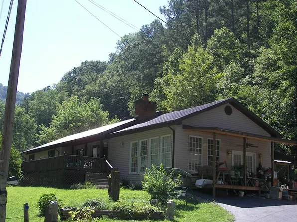 228 Golf Course Rd, Hi Hat, KY 41636