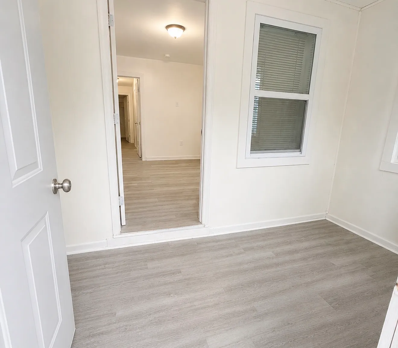 Spacious Bedrooms, Newly Renovated, Move-In Ready! — Photo 2