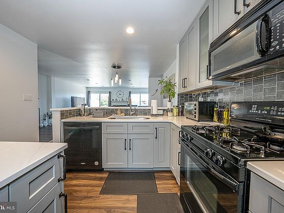 5th image of 39 Cabot Dr
