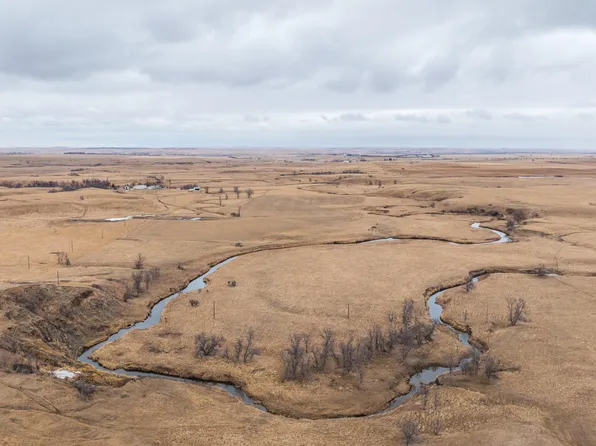 1402 57th Ave SW, Beulah, ND 58523