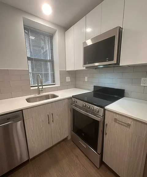 30 Peterborough St #8 — Photo 3