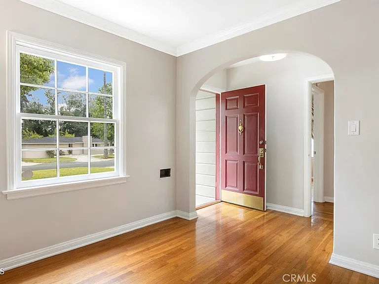2963 Sheffield Rd — Photo 2