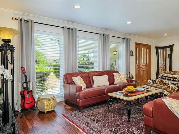 5th image of 704 Richards Ave