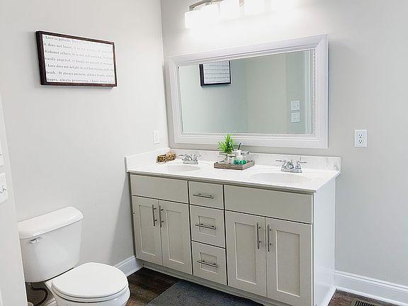 3rd image of 726 Detour Rd