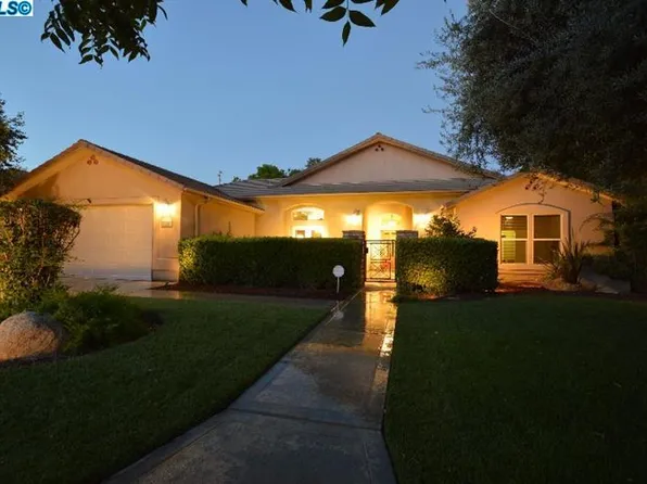 1534 S Manzanita St, Visalia, CA 93292