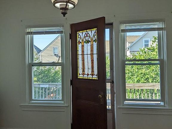 Bedroom Exit to the balcony.