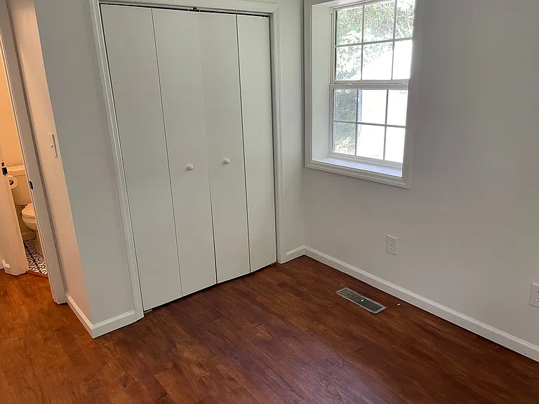 207 Smith Ct — Photo 4