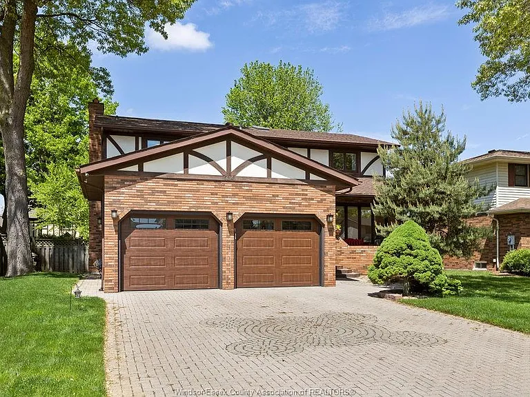 534 Michael Cres — Photo 2