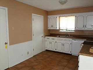 3rd image of 312 Edd Dr
