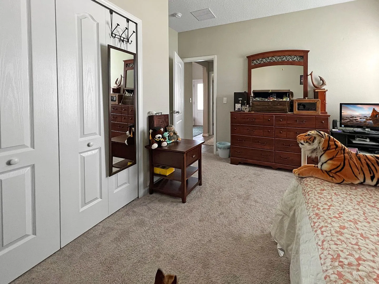 Beautiful 5 Bedroom 4 full Bath home Fenced yard - Gated Community — Photo 4
