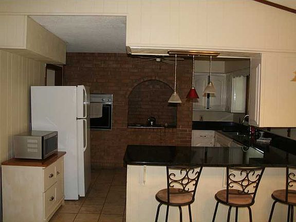4th image of 12 Hillsdale Cir